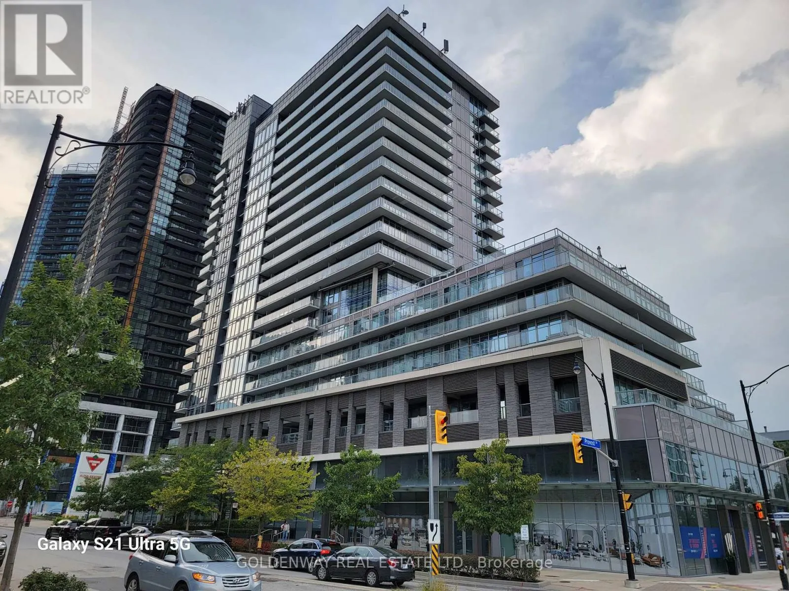 1211 - 72 ESTHER SHINER BOULEVARD