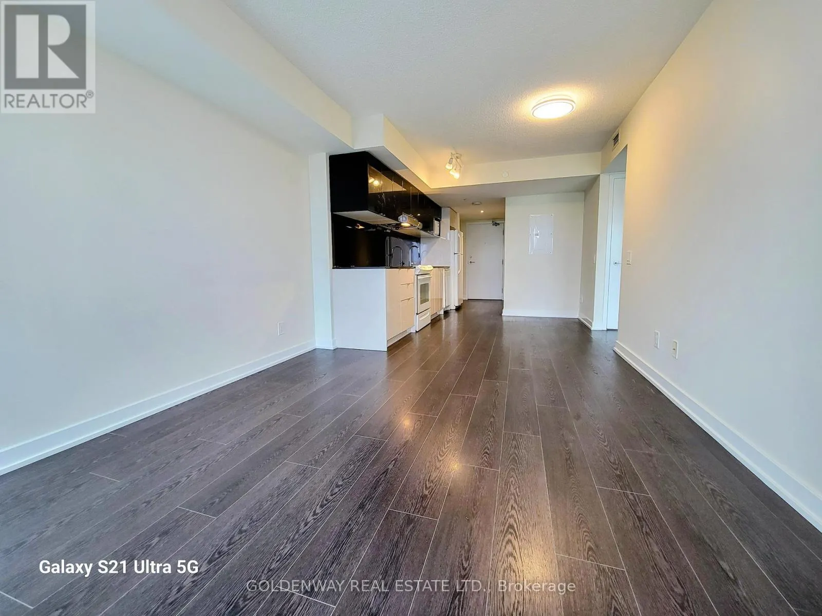1211 - 72 ESTHER SHINER BOULEVARD