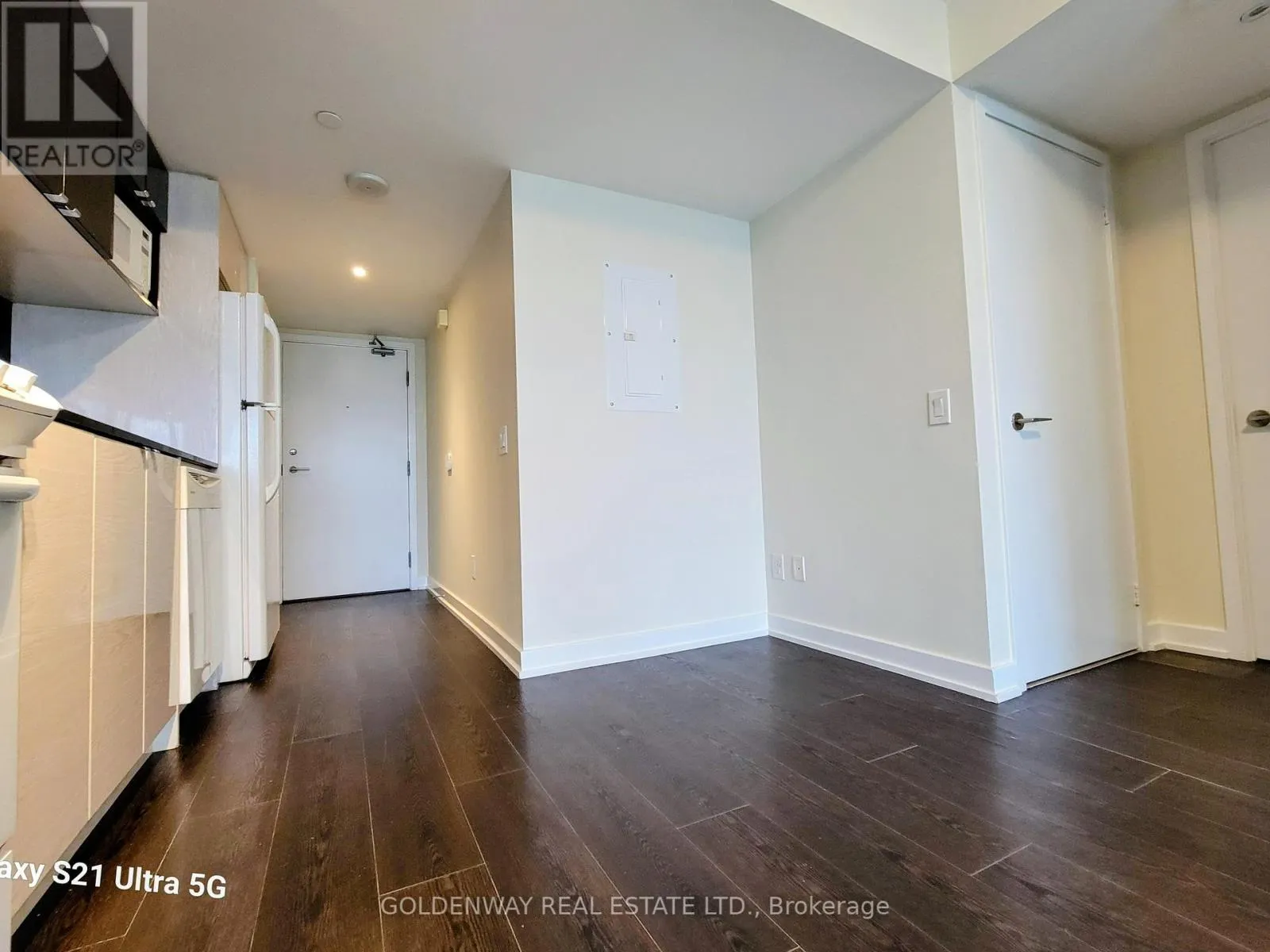 1211 - 72 ESTHER SHINER BOULEVARD