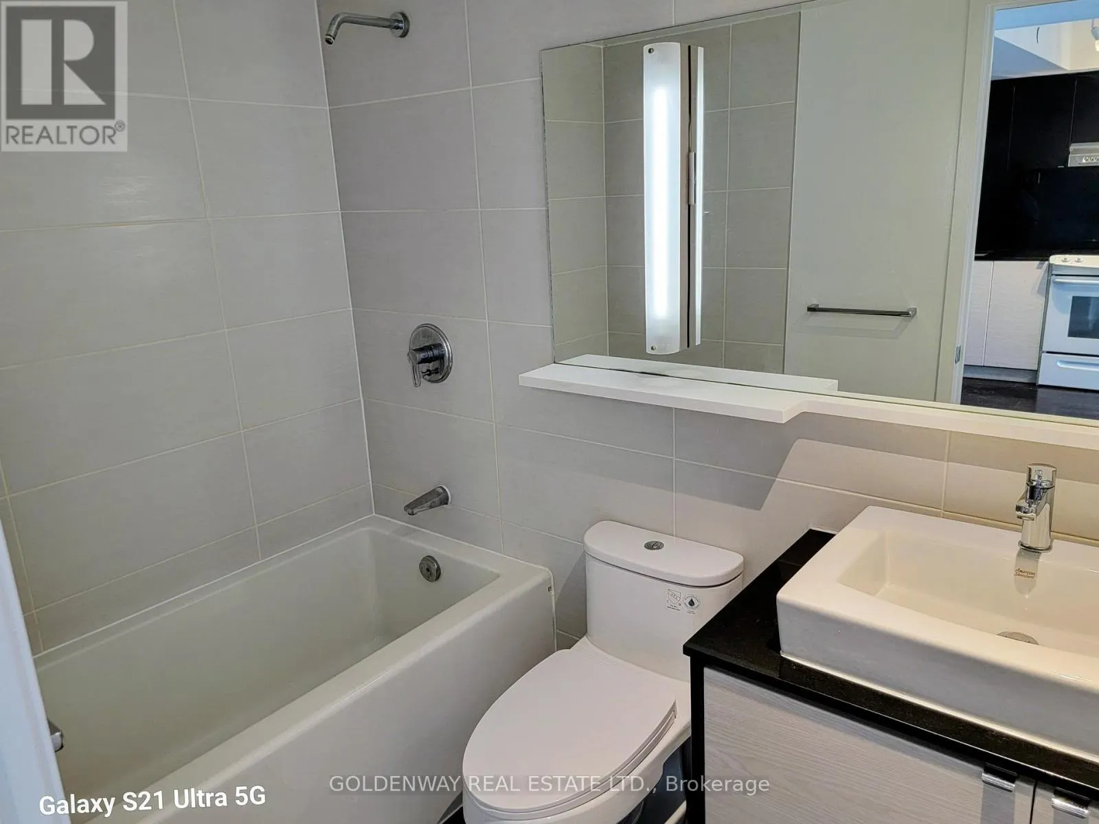 1211 - 72 ESTHER SHINER BOULEVARD