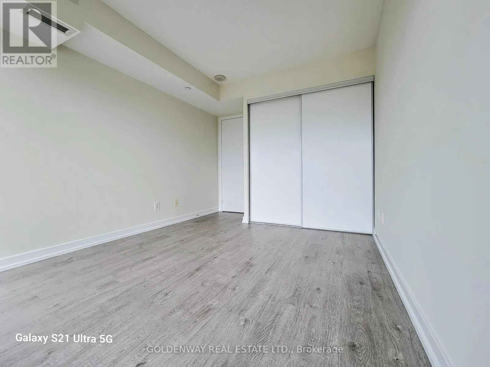 1211 - 72 ESTHER SHINER BOULEVARD