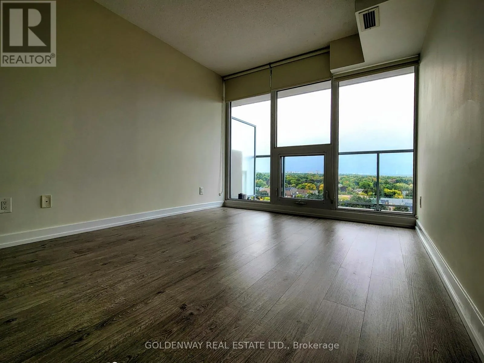 1211 - 72 ESTHER SHINER BOULEVARD