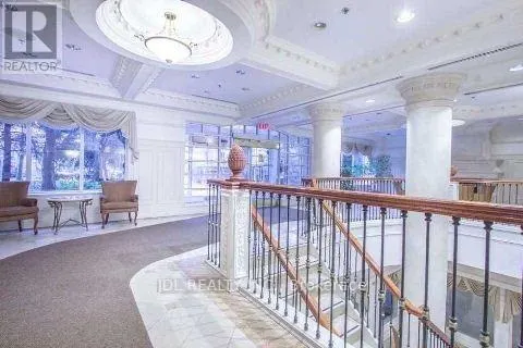 1112 - 18 SOMMERSET WAY