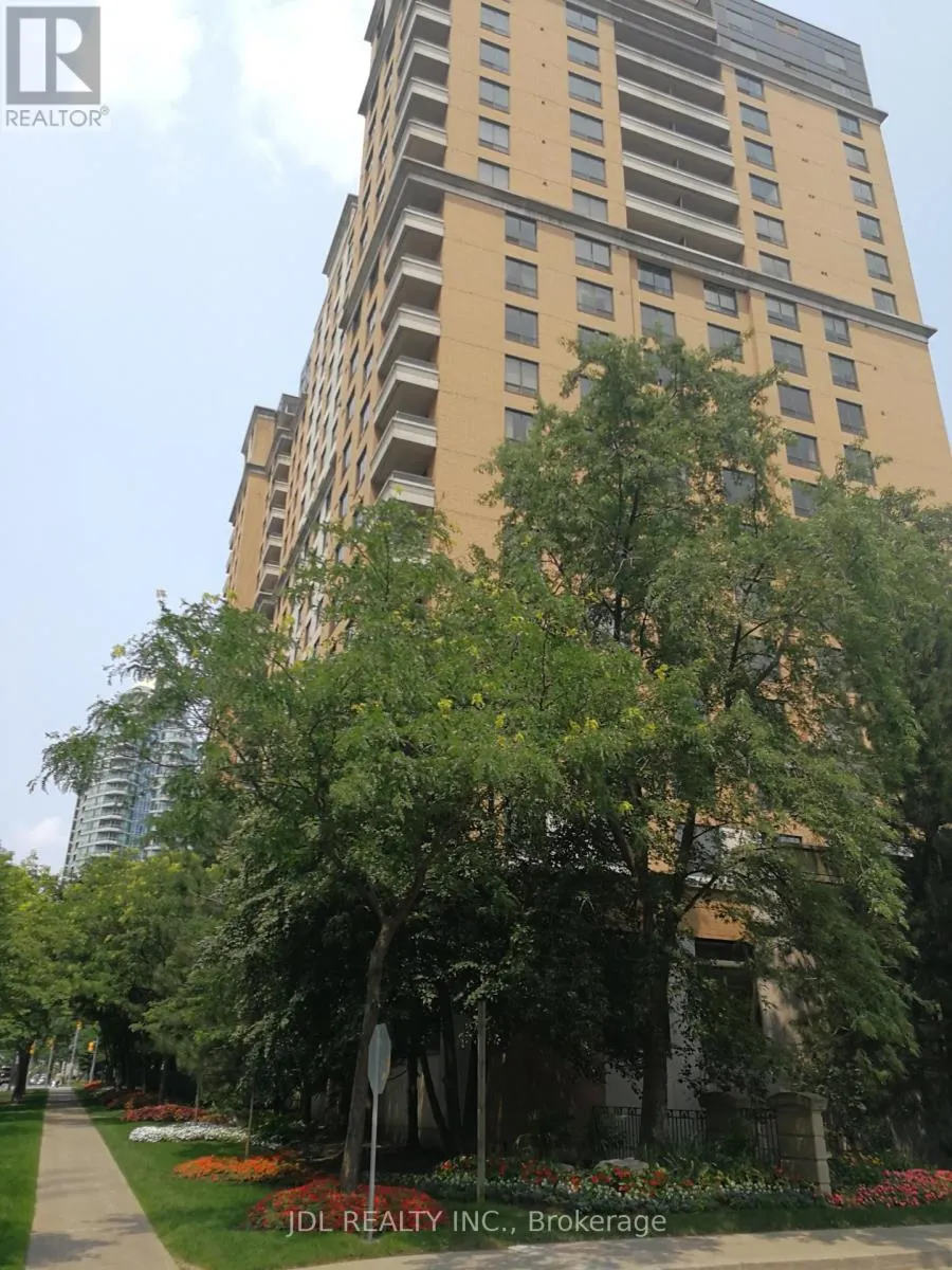 1112 - 18 SOMMERSET WAY