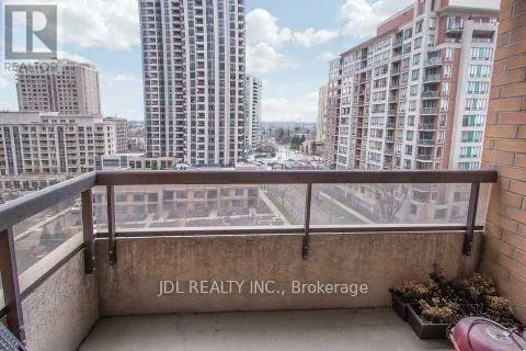1112 - 18 SOMMERSET WAY
