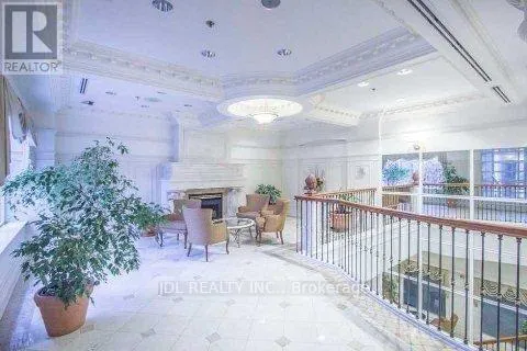 1112 - 18 SOMMERSET WAY