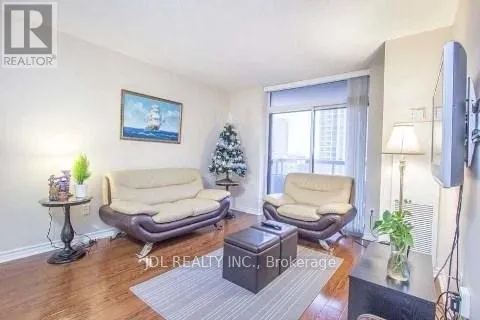 1112 - 18 SOMMERSET WAY