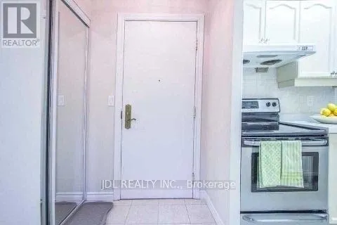 1112 - 18 SOMMERSET WAY