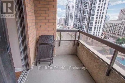 1112 - 18 SOMMERSET WAY