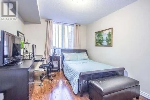 1112 - 18 SOMMERSET WAY