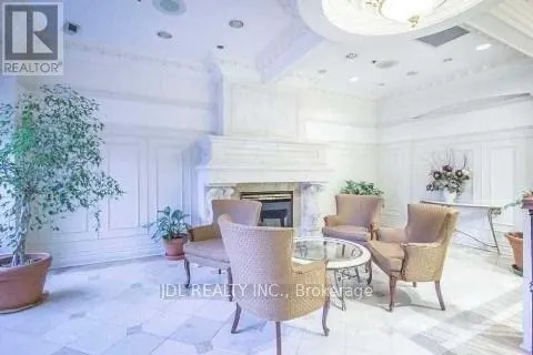 1112 - 18 SOMMERSET WAY