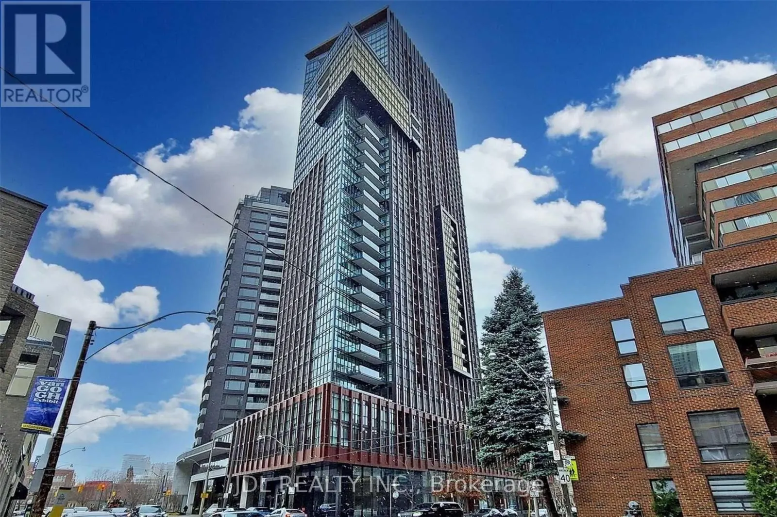 704 - 32 DAVENPORT ROAD