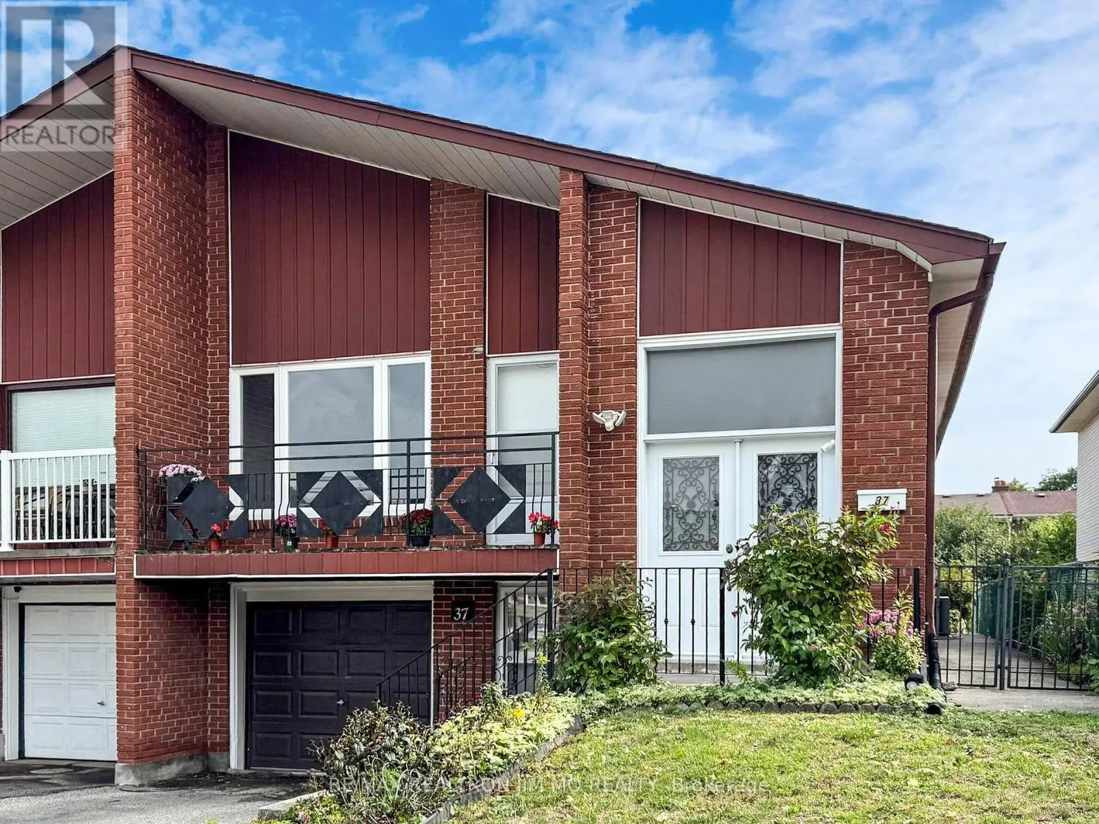37 WARFIELD DRIVE