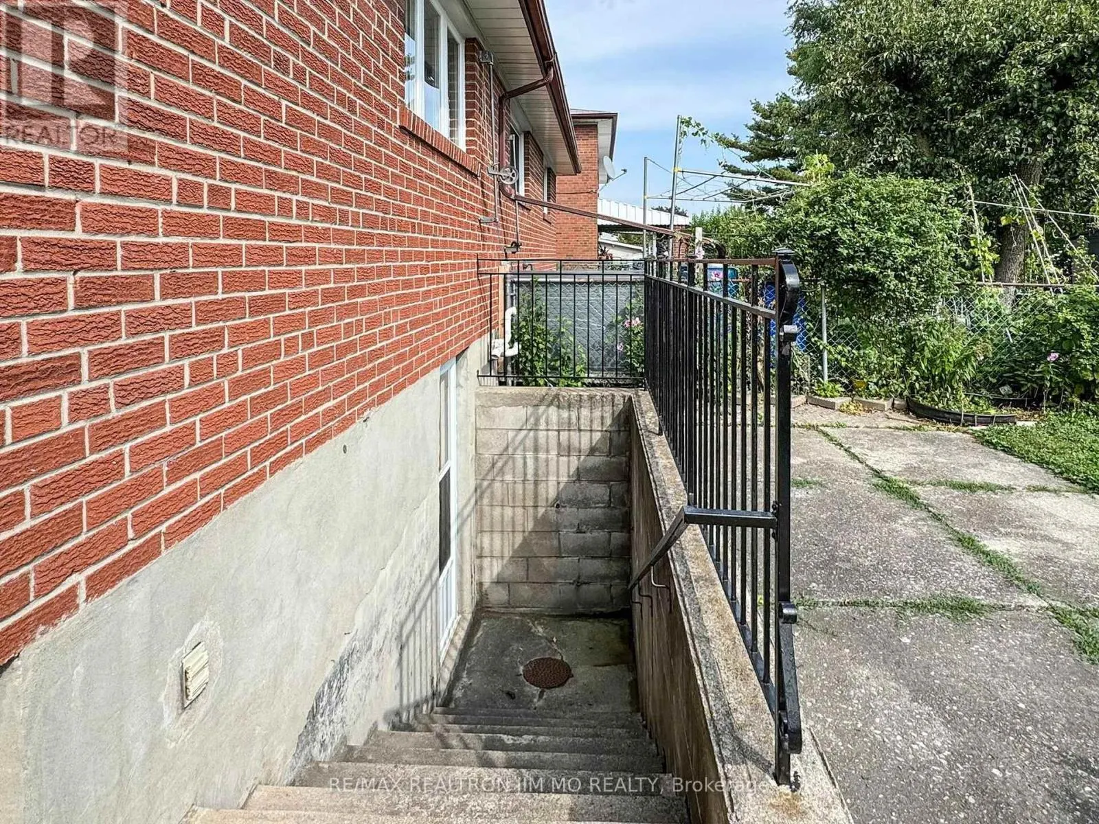 37 WARFIELD DRIVE
