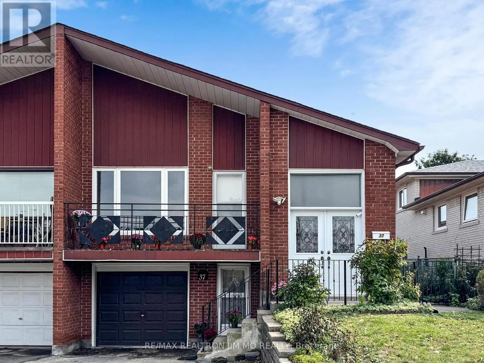 37 WARFIELD DRIVE
