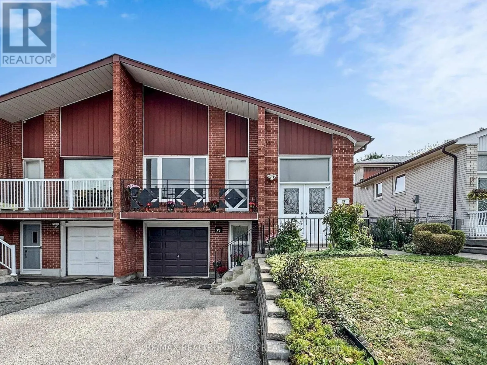 37 WARFIELD DRIVE