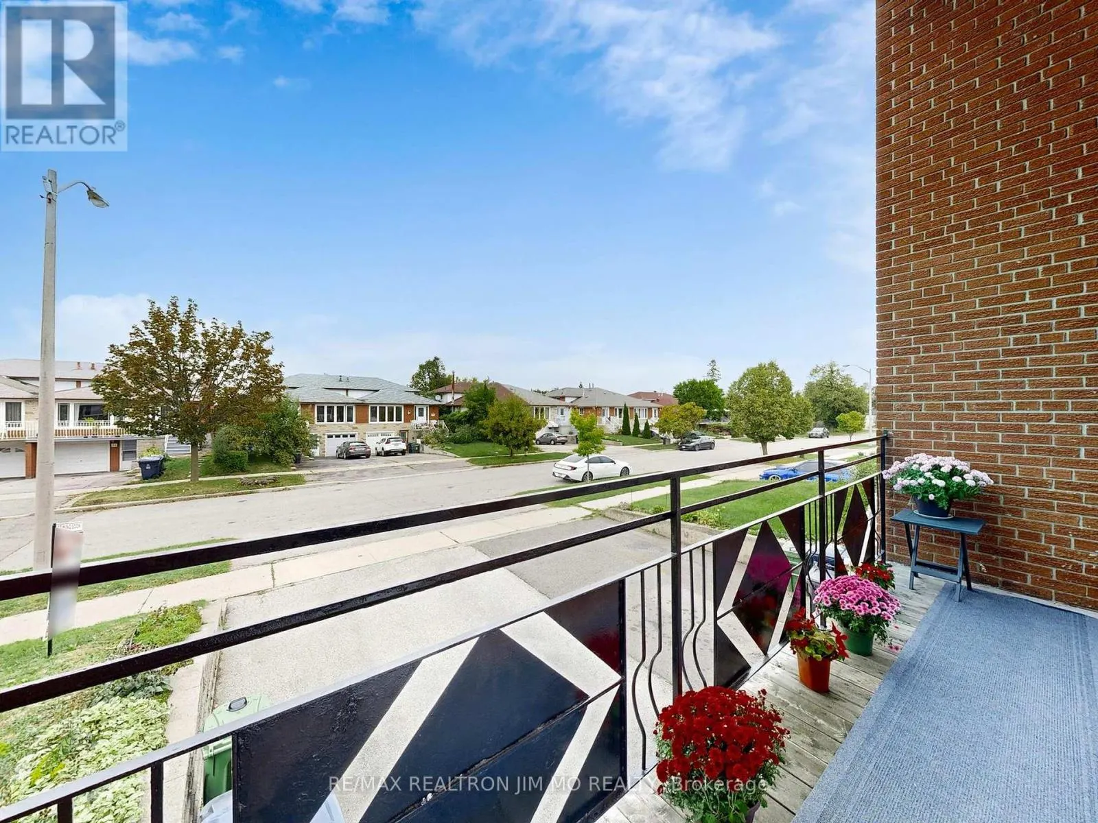 37 WARFIELD DRIVE