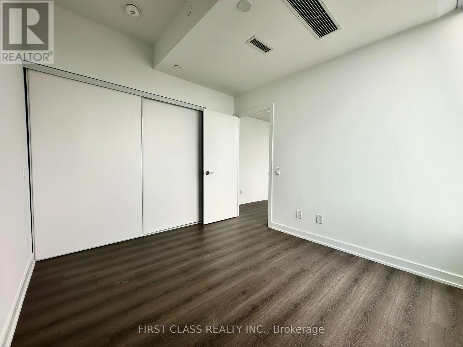 LPH06 - 8 WELLESLEY STREET W