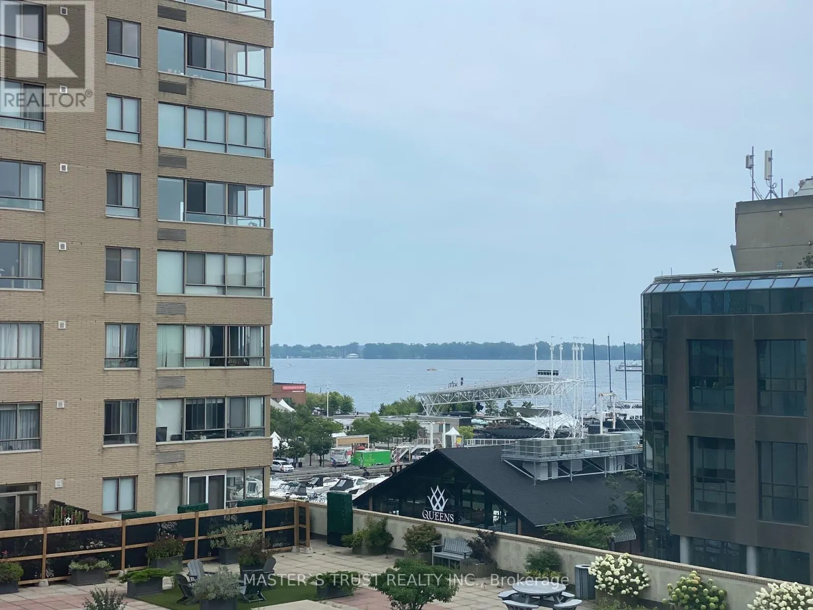 706 - 270 QUEENS QUAY W