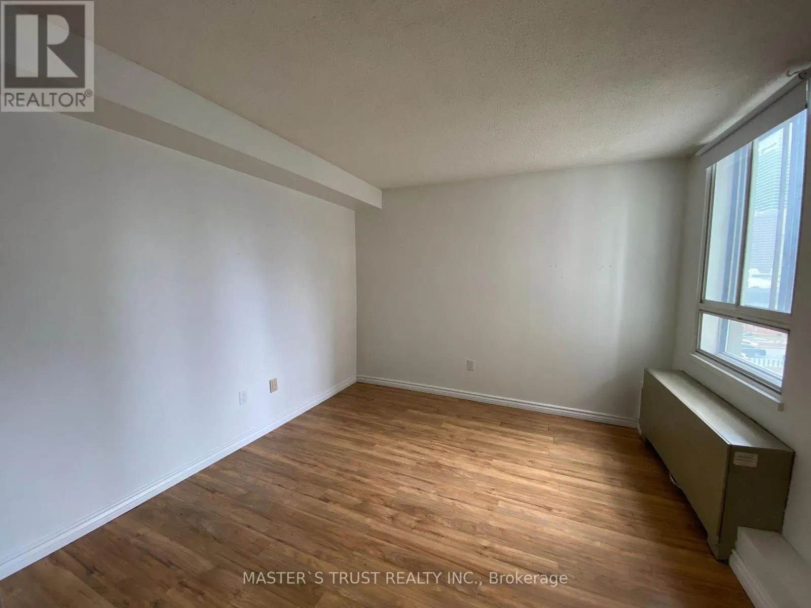 706 - 270 QUEENS QUAY W