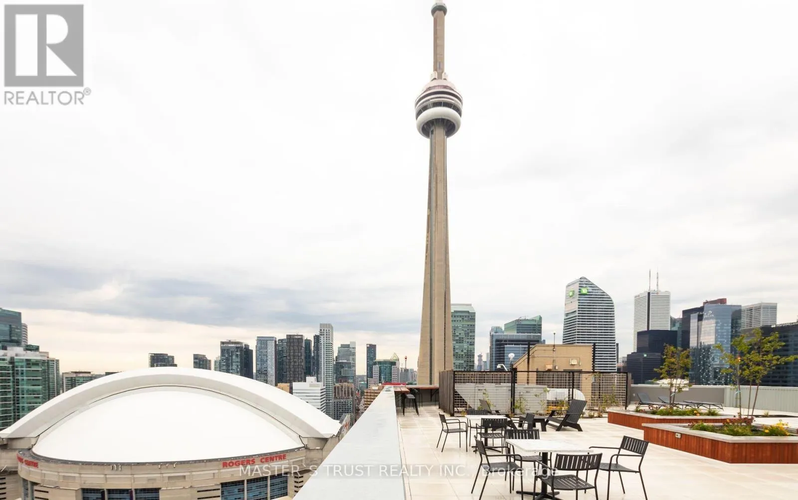 706 - 270 QUEENS QUAY W