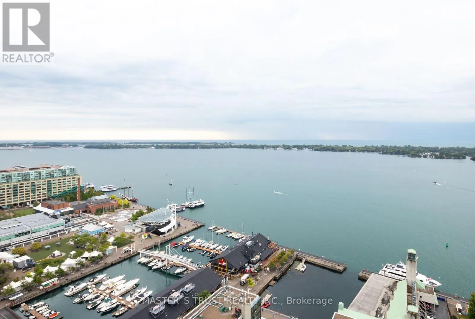 706 - 270 QUEENS QUAY W