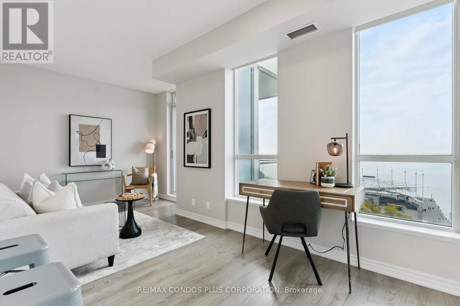 1221 - 230 QUEENS QUAY W