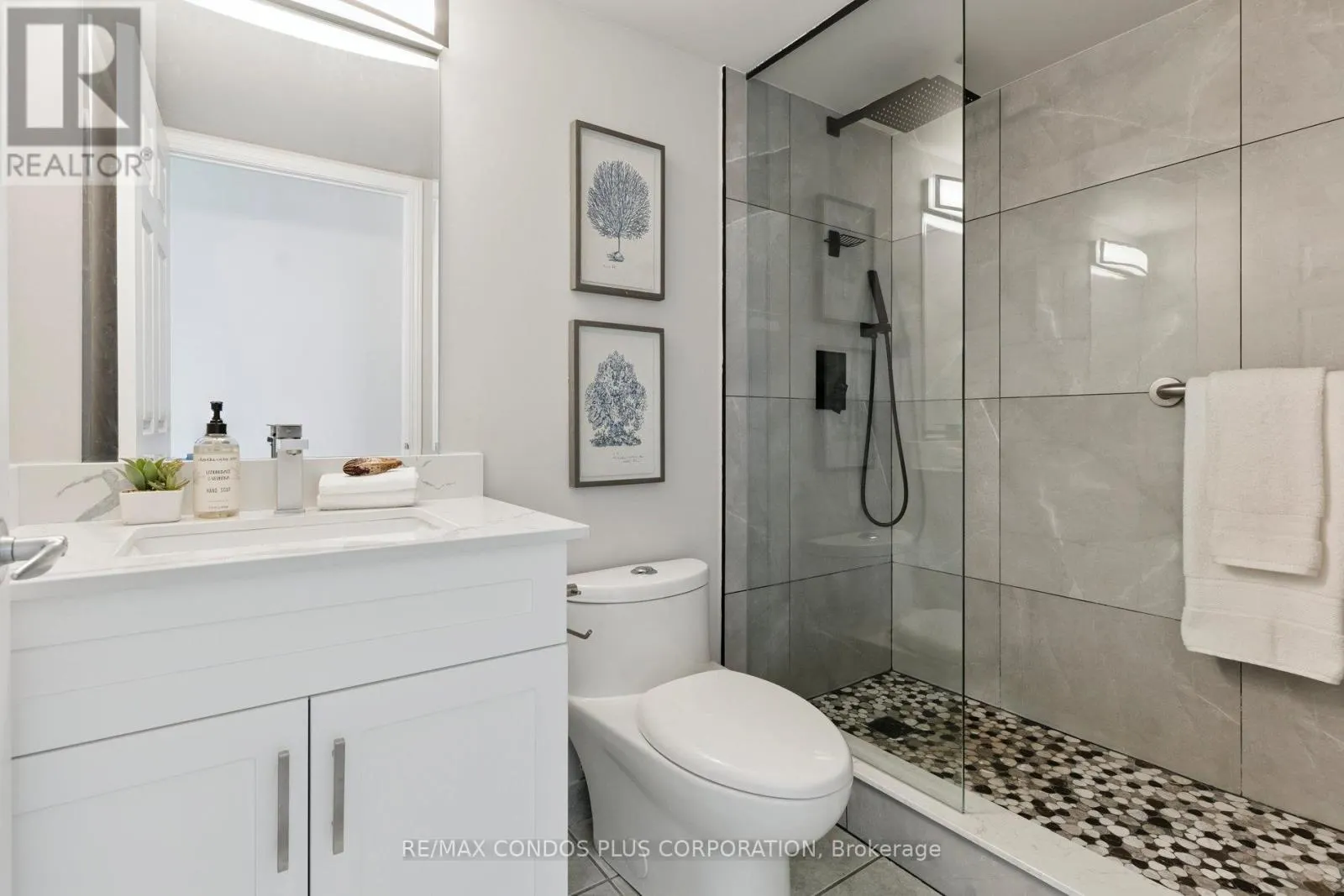 1221 - 230 QUEENS QUAY W
