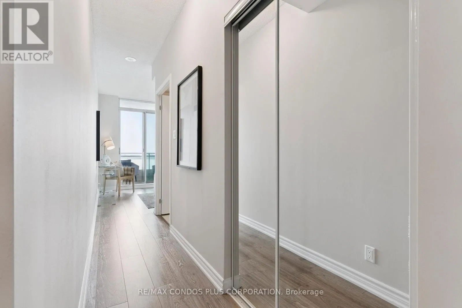 1221 - 230 QUEENS QUAY W