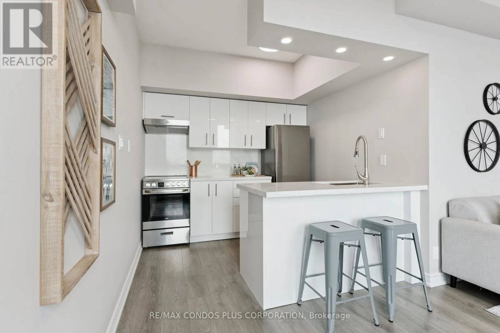 1221 - 230 QUEENS QUAY W