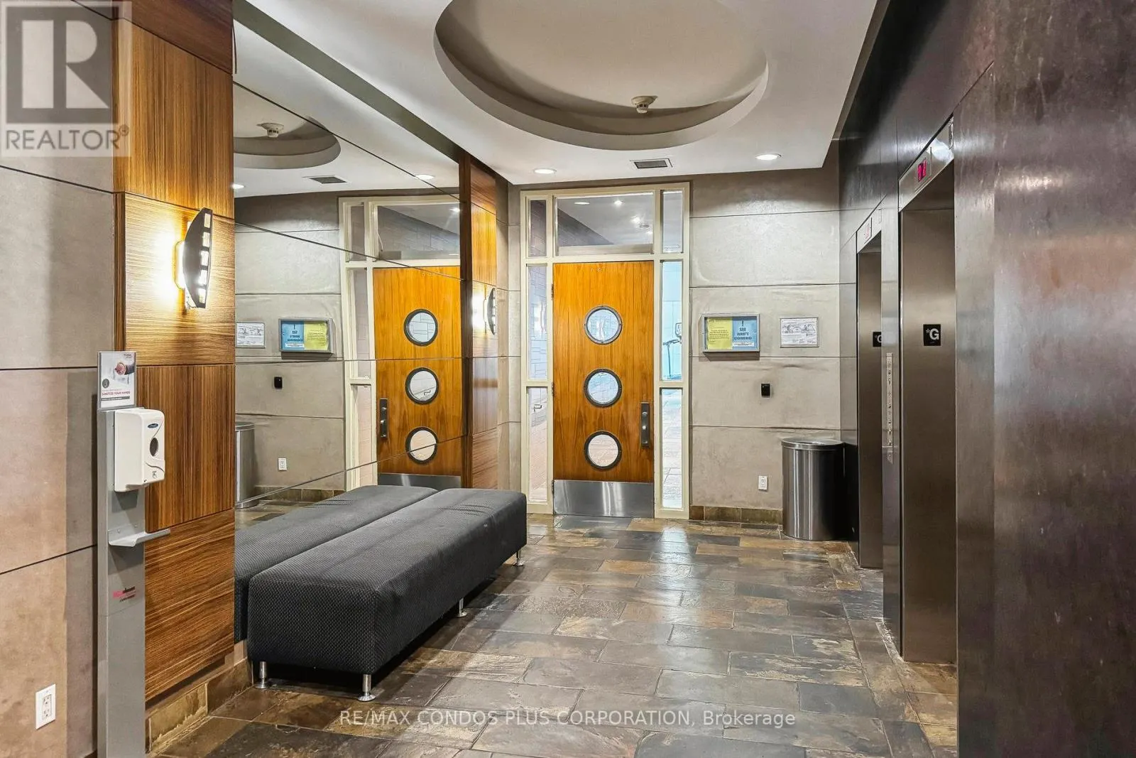 1221 - 230 QUEENS QUAY W