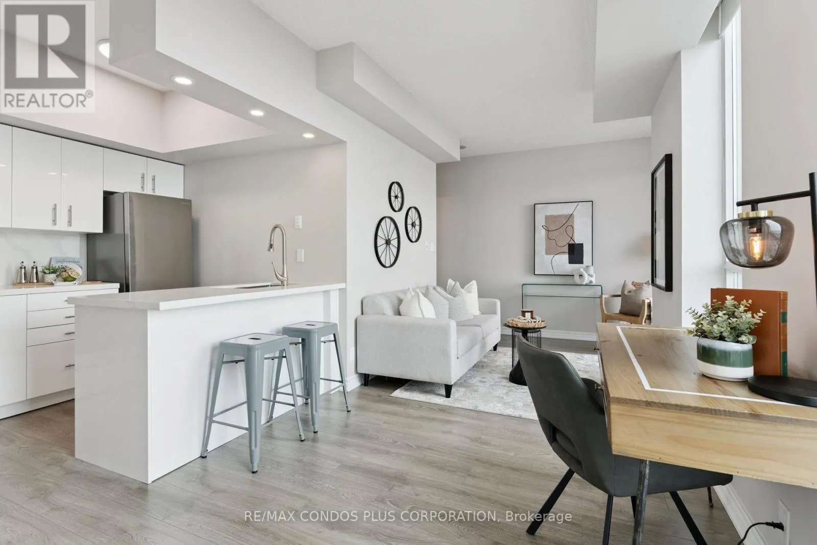 1221 - 230 QUEENS QUAY W