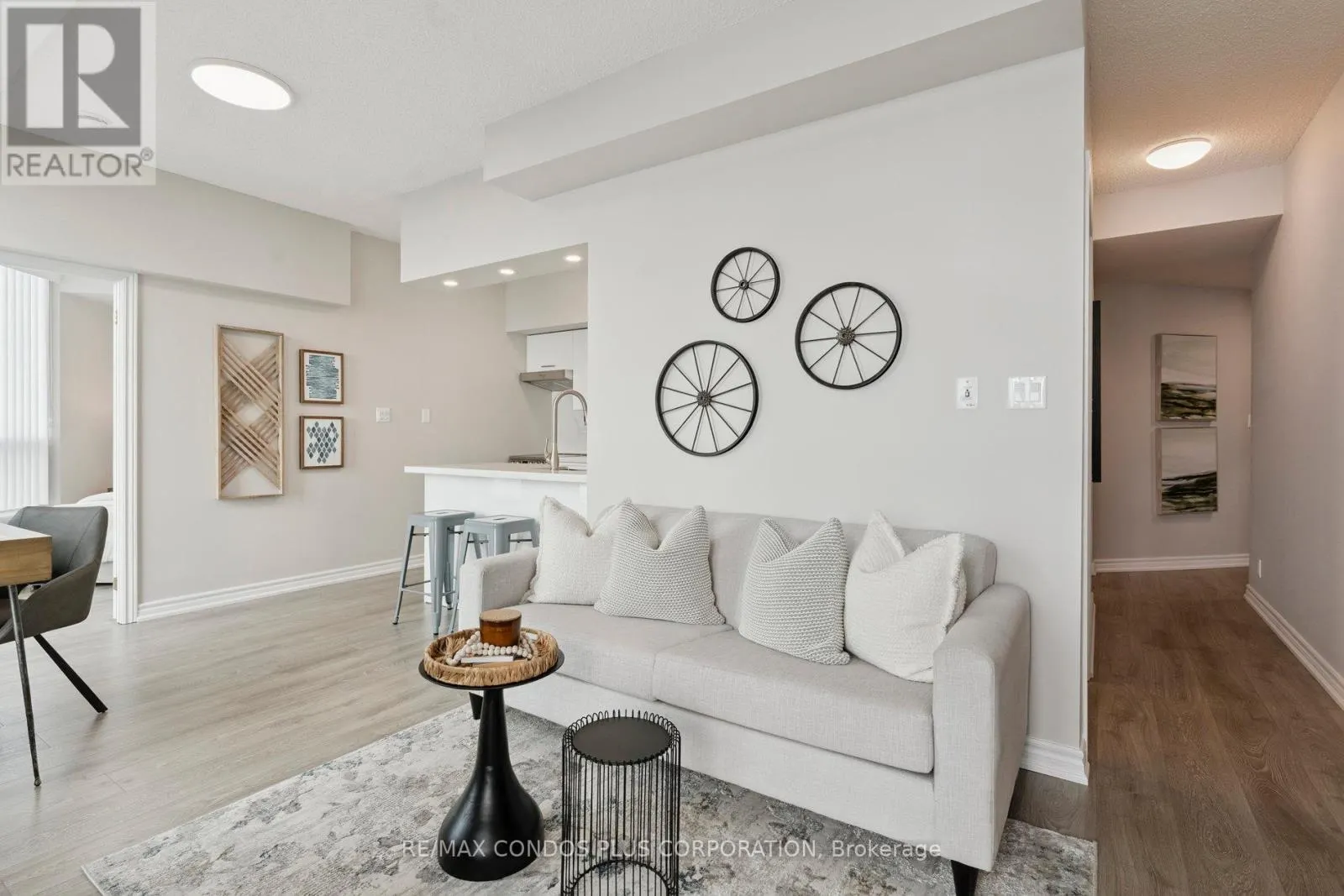 1221 - 230 QUEENS QUAY W