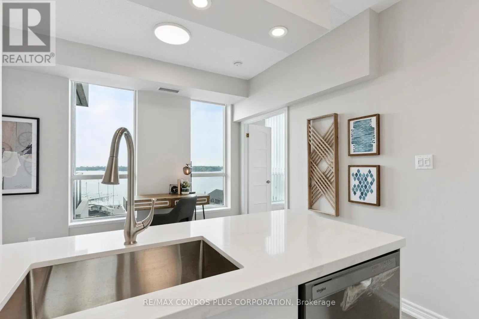 1221 - 230 QUEENS QUAY W