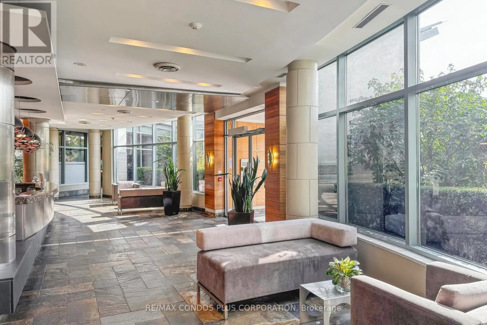 1221 - 230 QUEENS QUAY W
