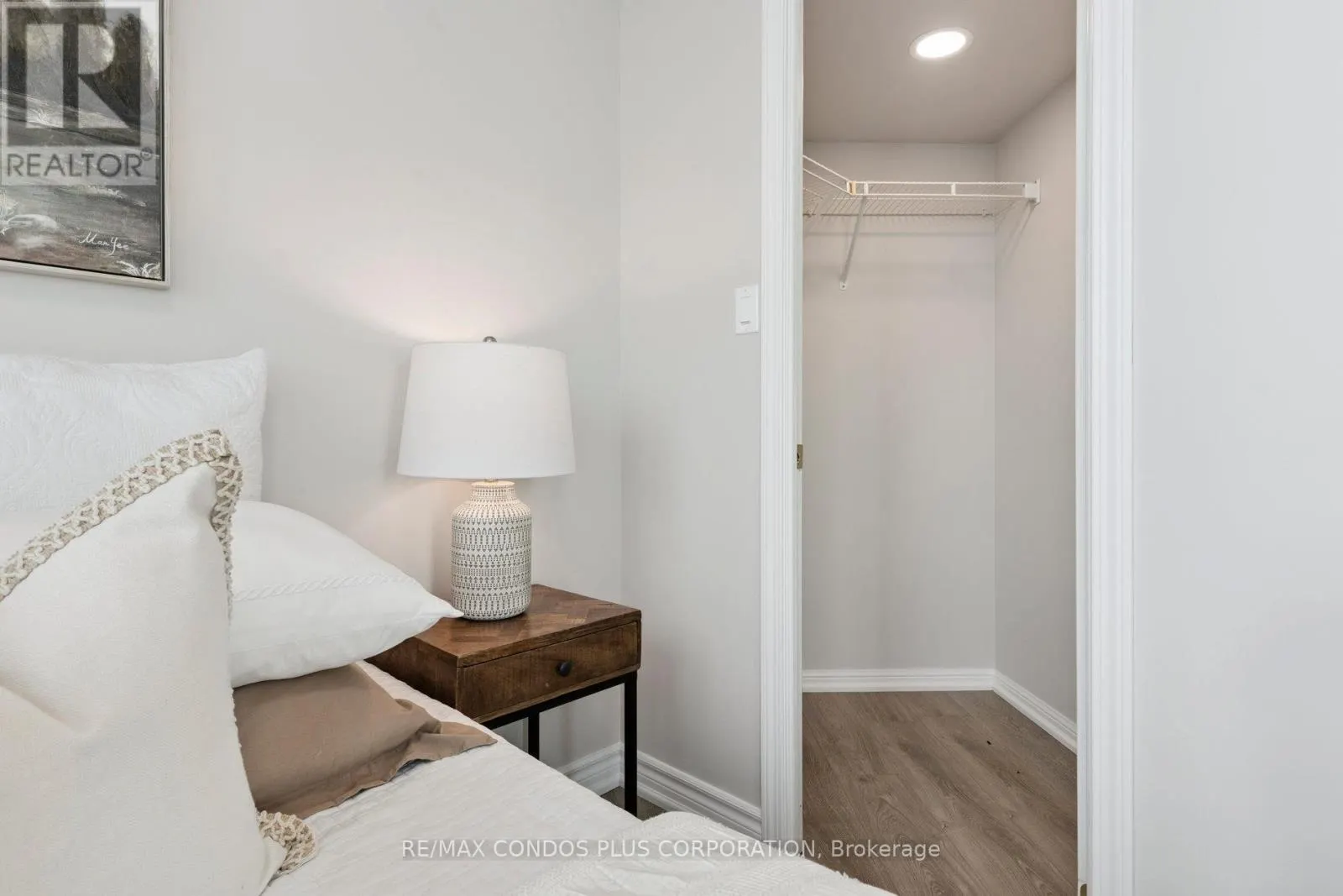 1221 - 230 QUEENS QUAY W