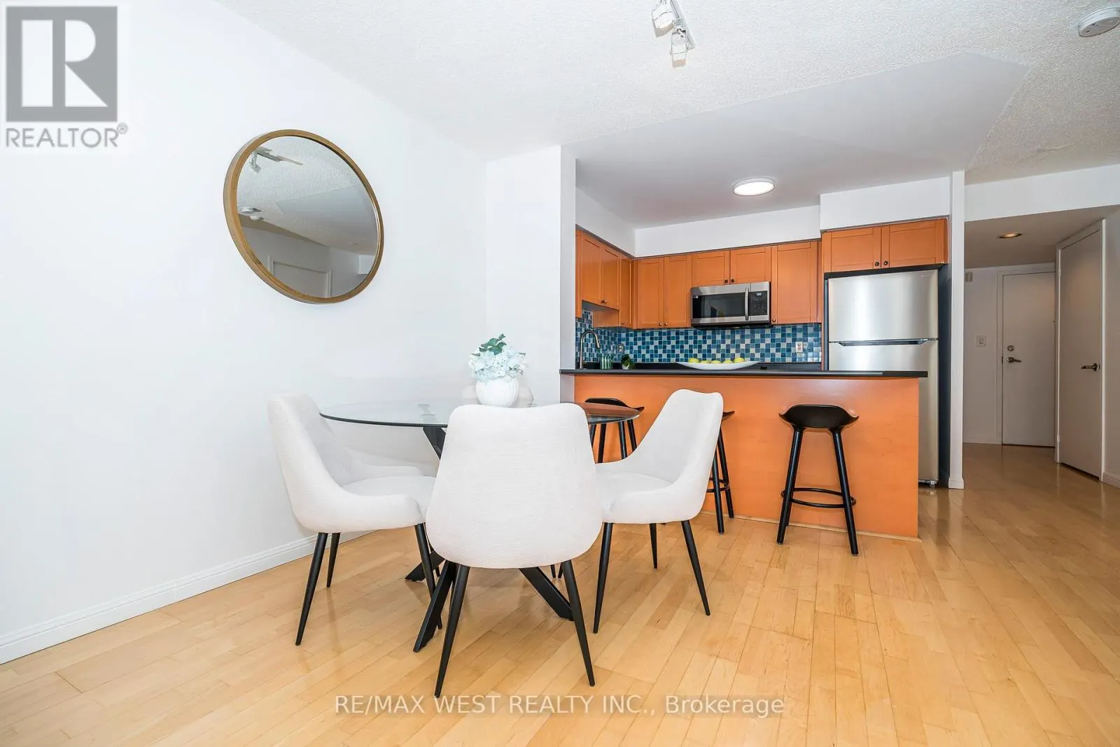 209 - 1000 KING STREET W