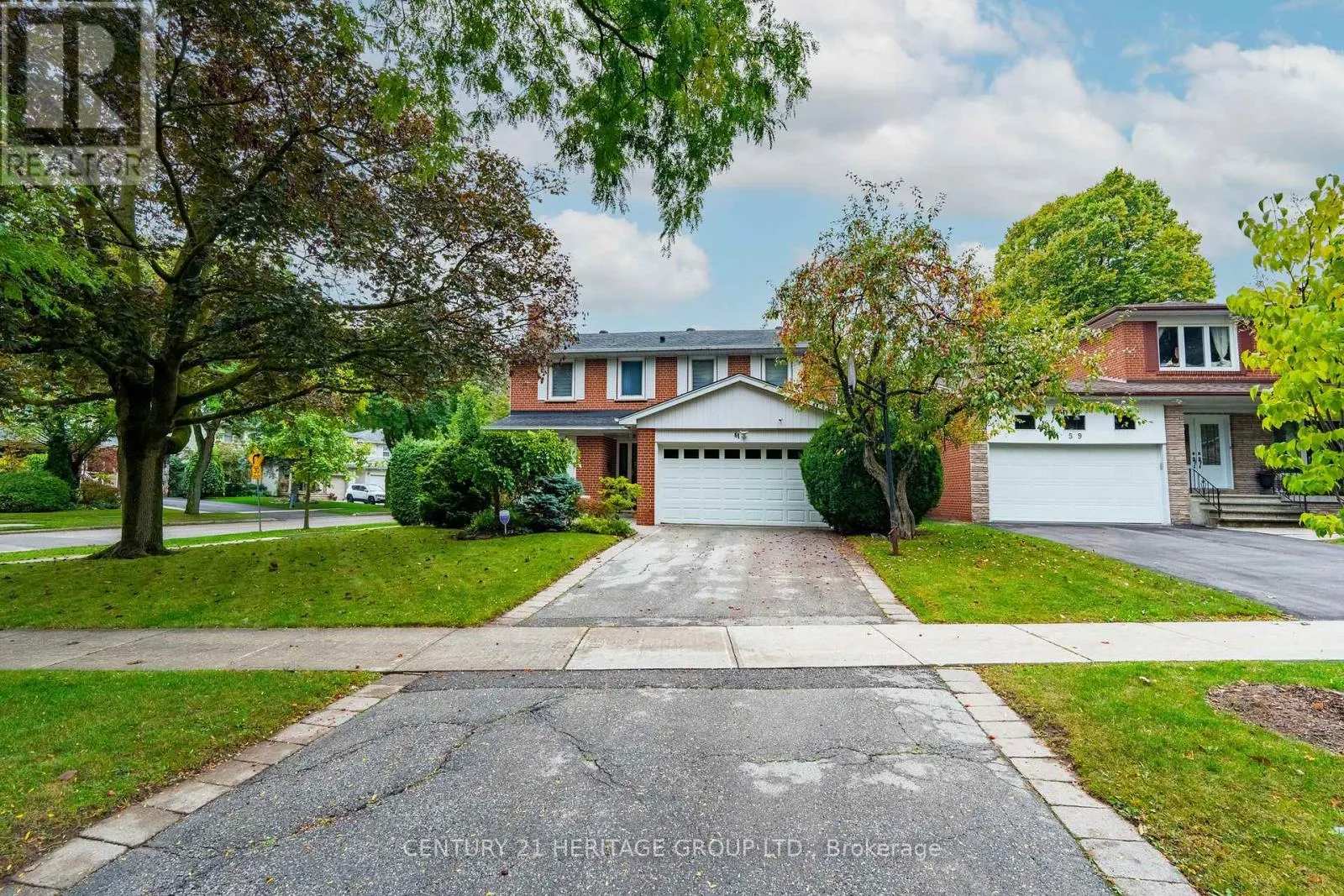 61 FOURSOME CRESCENT