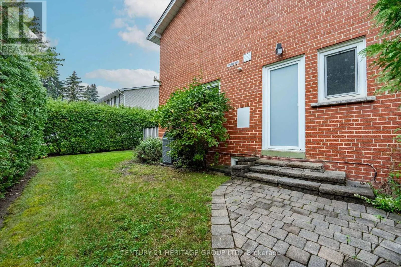 61 FOURSOME CRESCENT