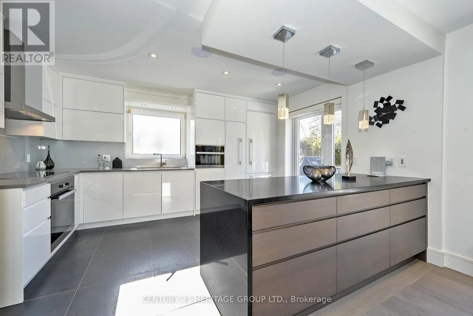 61 FOURSOME CRESCENT