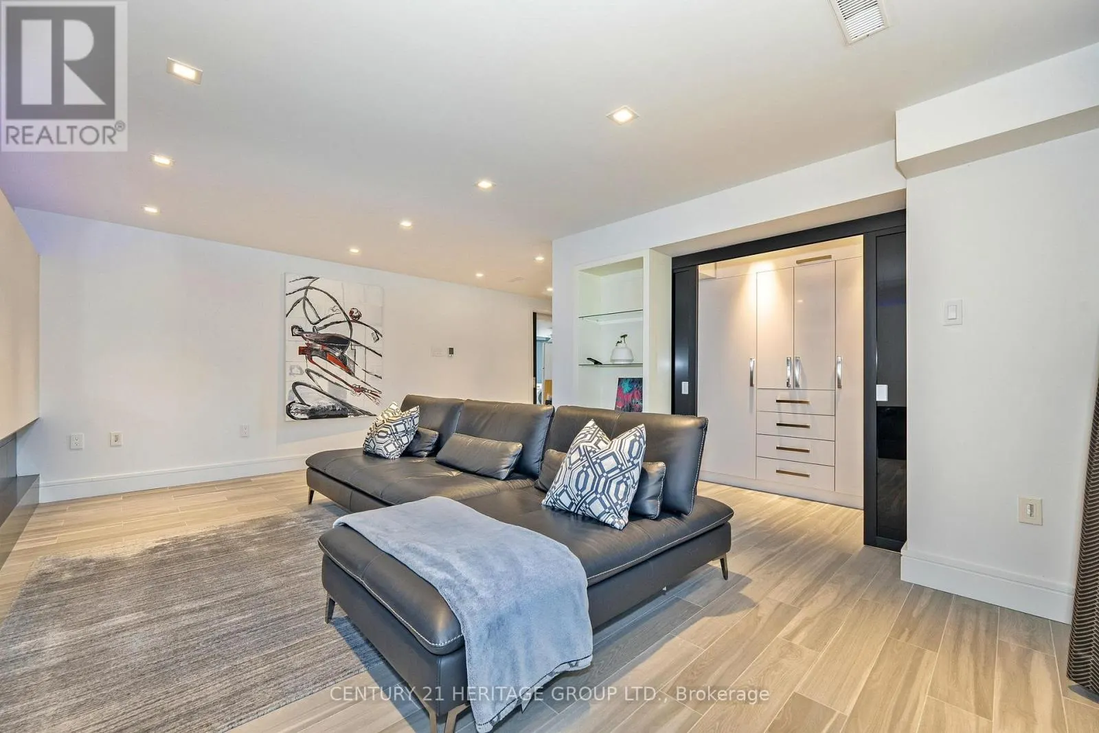 61 FOURSOME CRESCENT