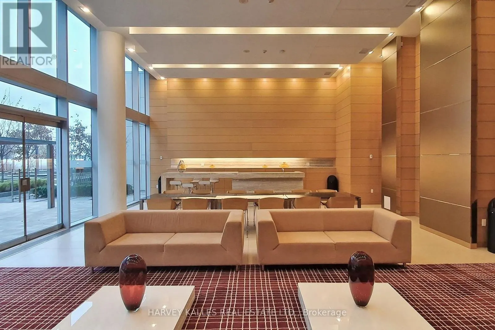 813 - 29 QUEENS QUAY E