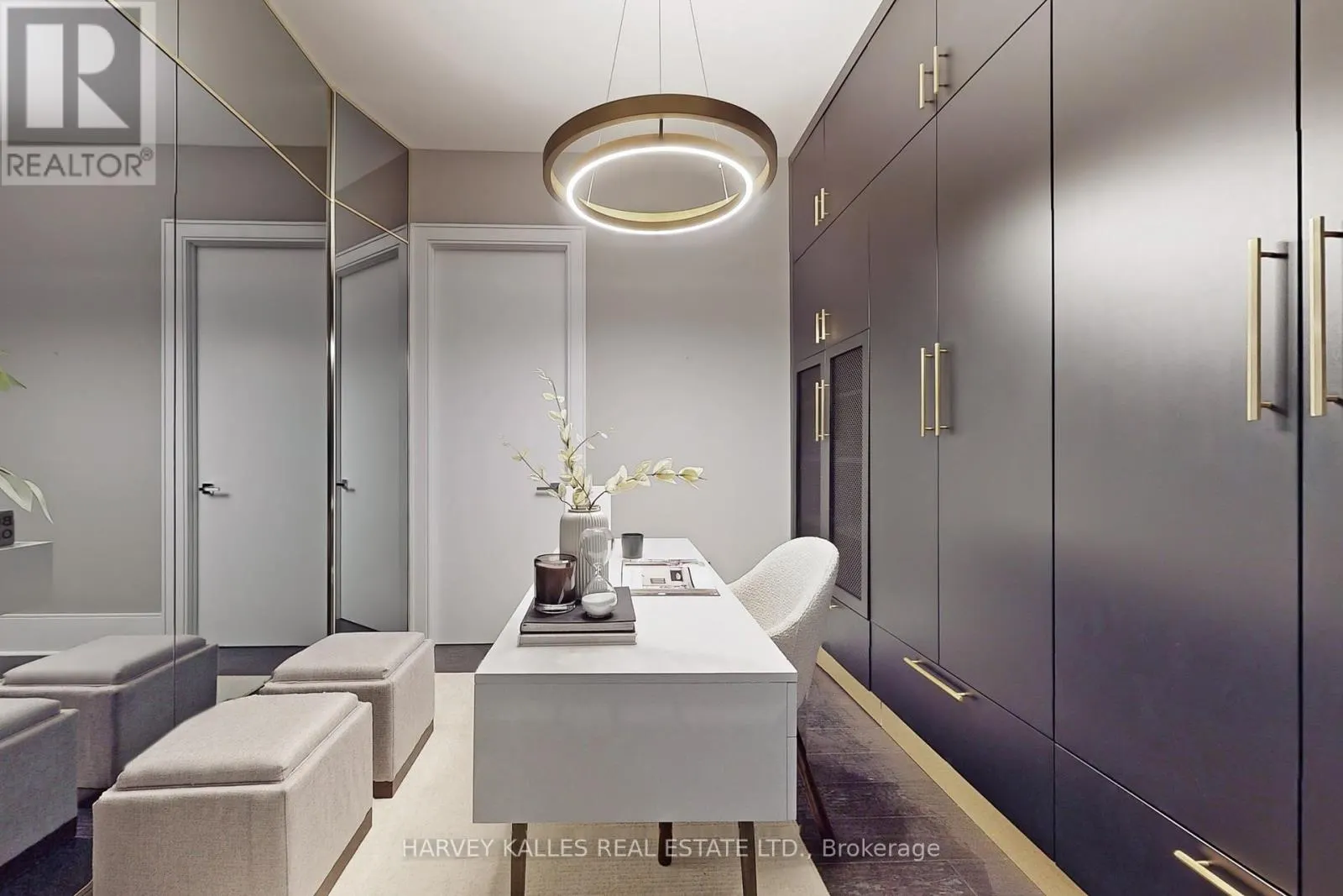 813 - 29 QUEENS QUAY E