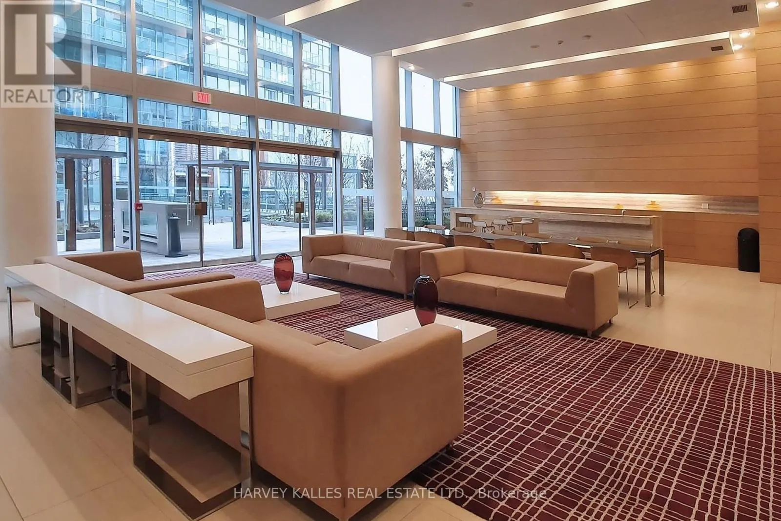 813 - 29 QUEENS QUAY E