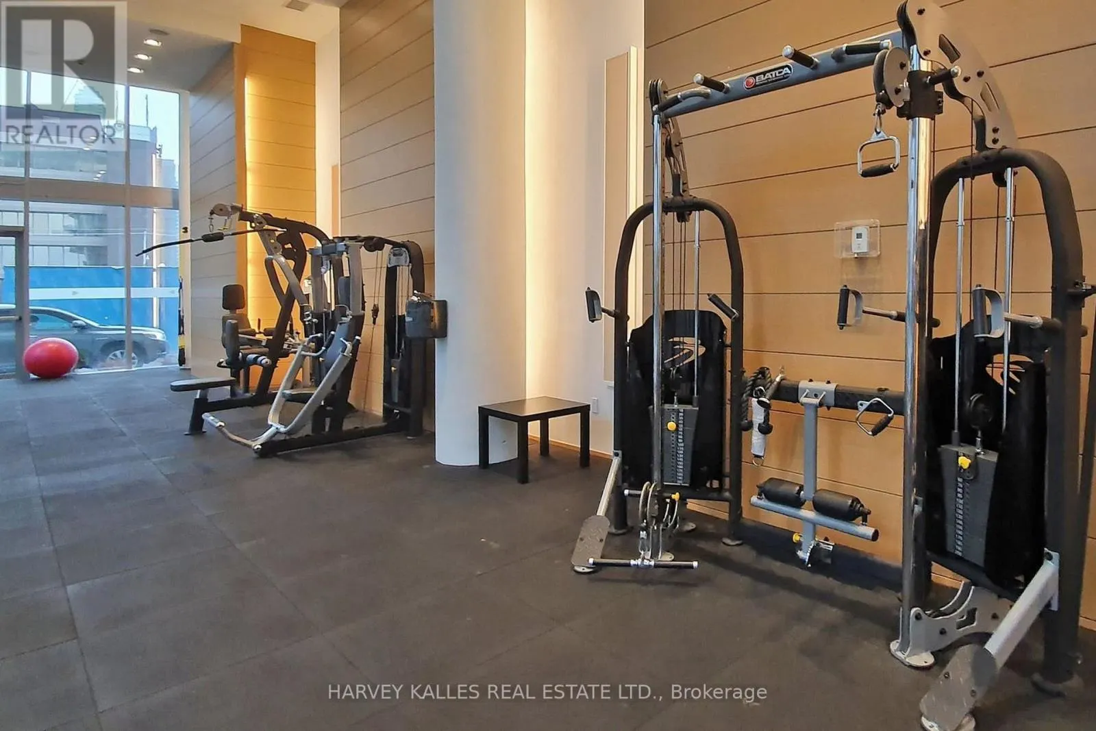 813 - 29 QUEENS QUAY E