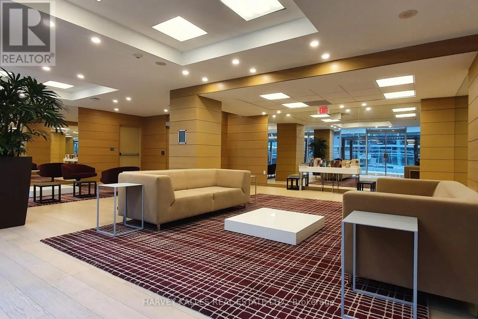 813 - 29 QUEENS QUAY E