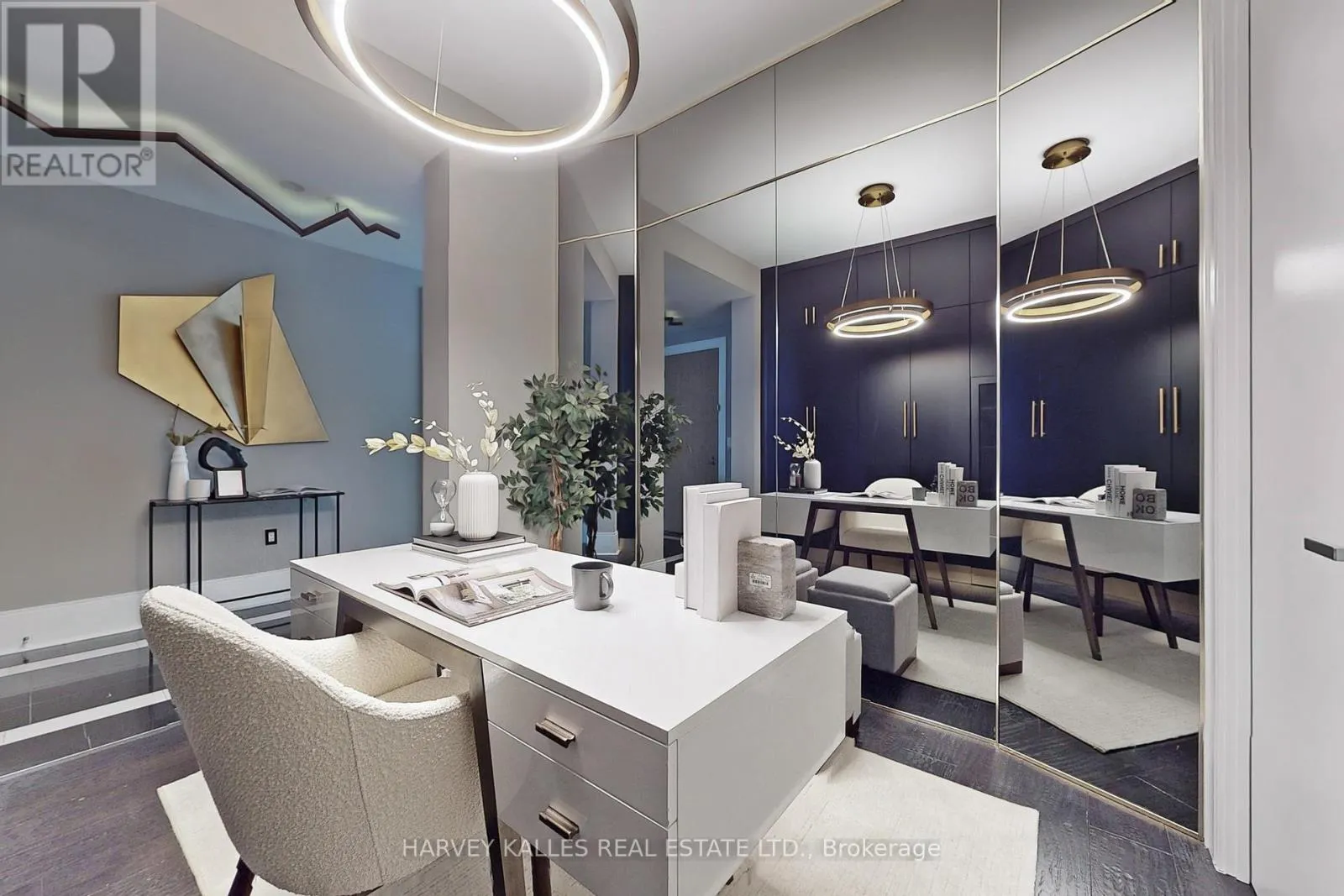 813 - 29 QUEENS QUAY E
