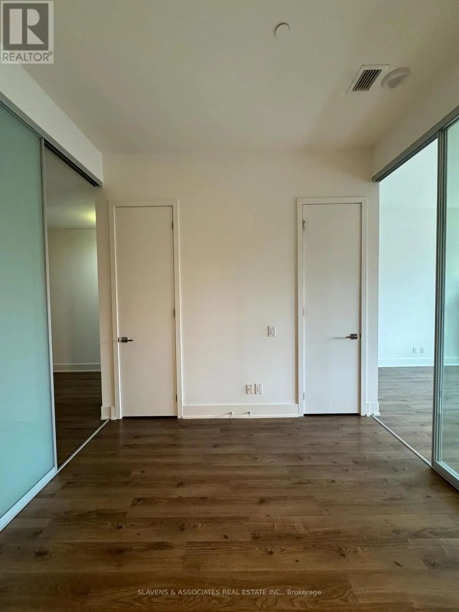 416 - 111 ST CLAIR AVENUE W