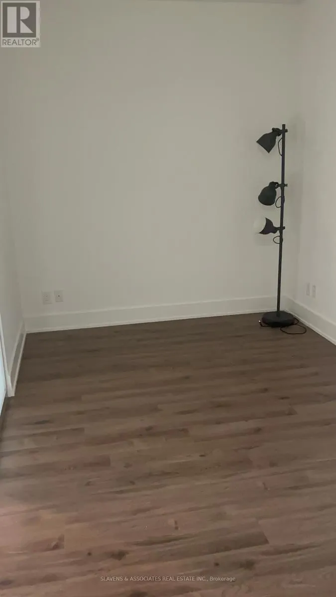 416 - 111 ST CLAIR AVENUE W