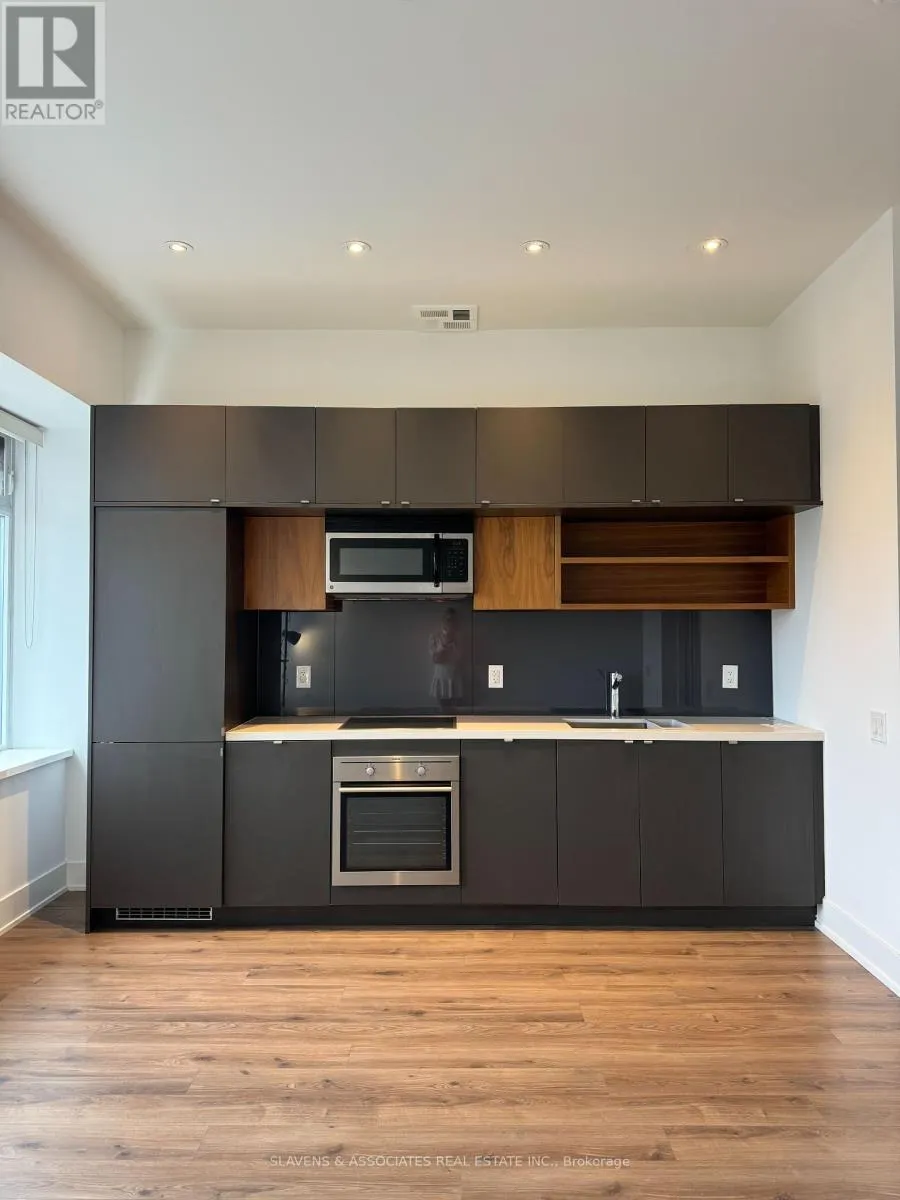 416 - 111 ST CLAIR AVENUE W
